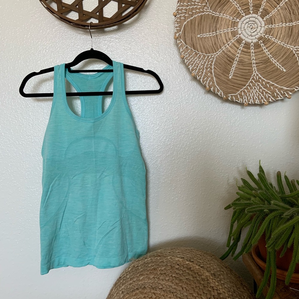Lululemon Women’s tank